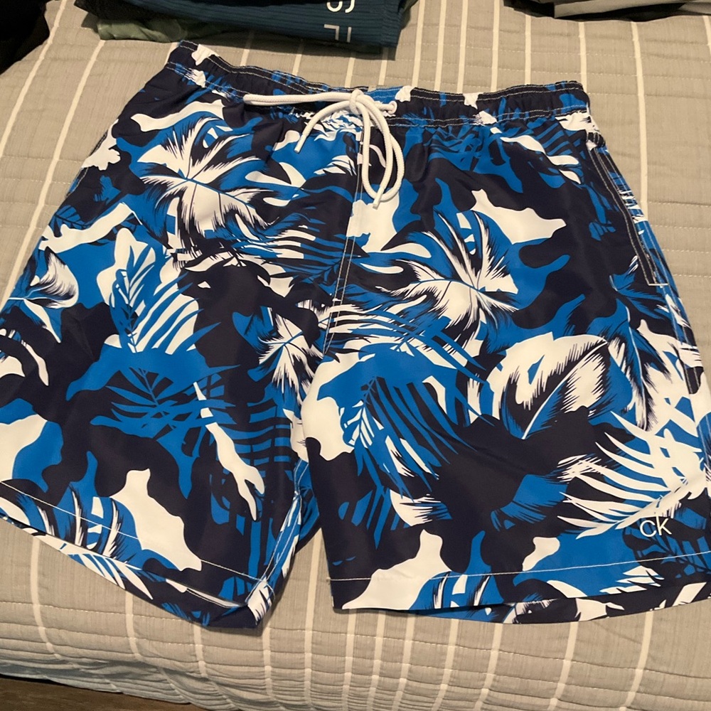 Calvin Klein Men's Blue and White Leaf Print Swim Trunks